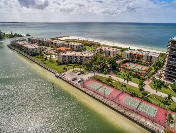 Luxurious Bayfront Condo Steps to beach